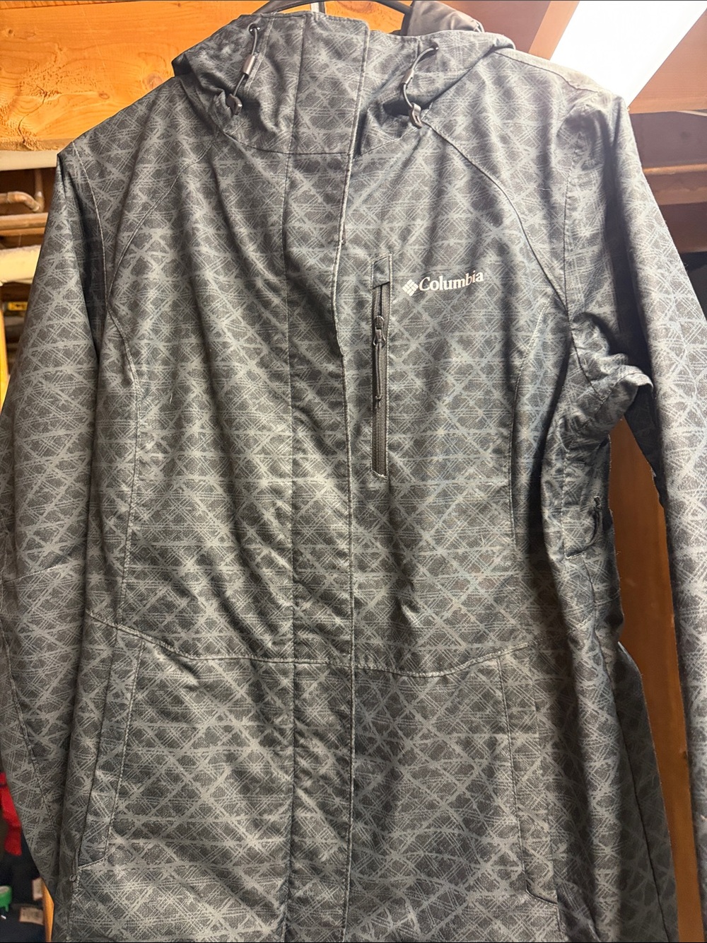 Columbia women’s Dark Gray Geometric Waterproof Hooded Raincoat